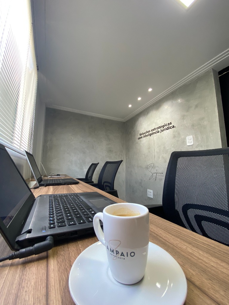 Café e tecnologia no escritório Sampaio Advocacia