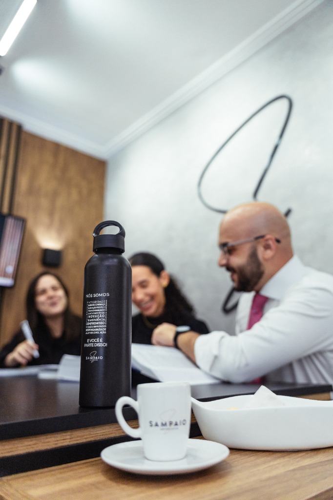 Reunião de equipe e atendimento Sampaio Advocacia